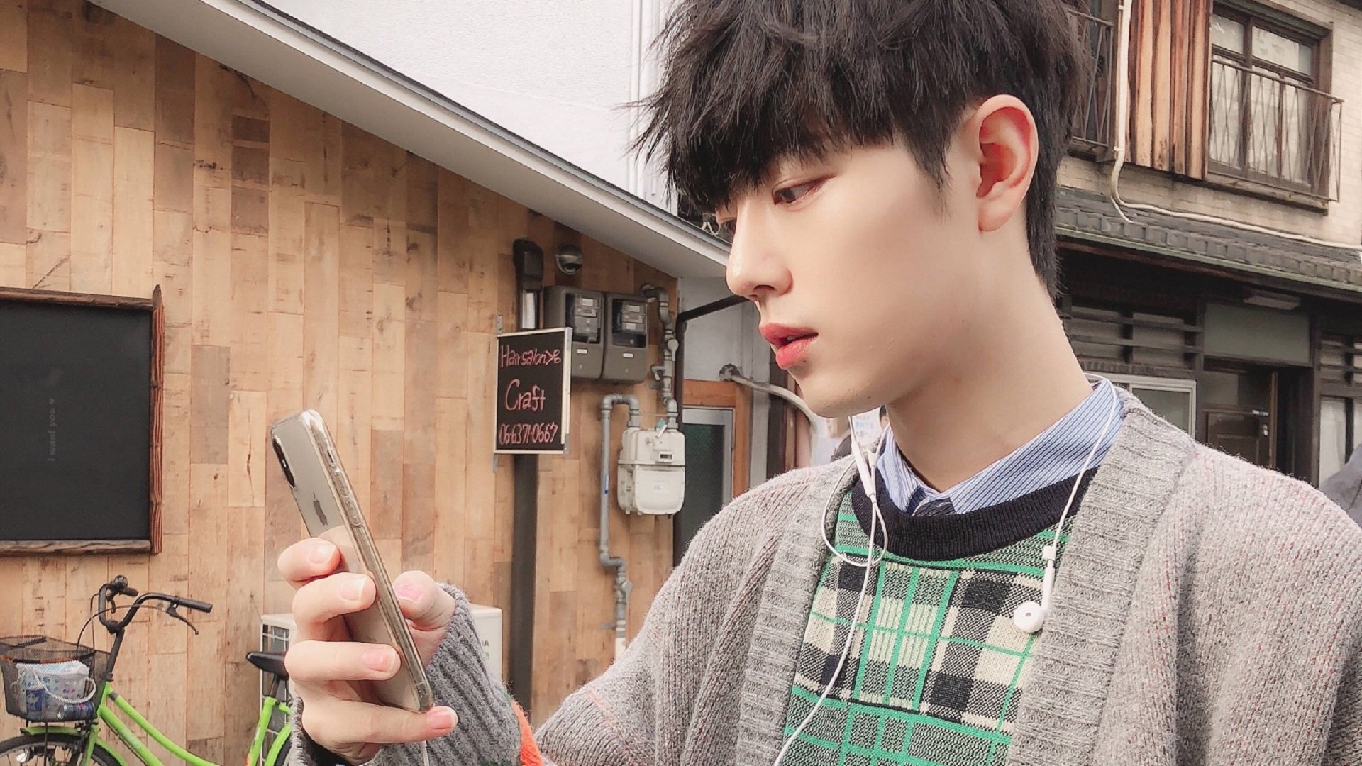 太阳进攻火力全开布克带队取胜,布克24分太阳力克火箭