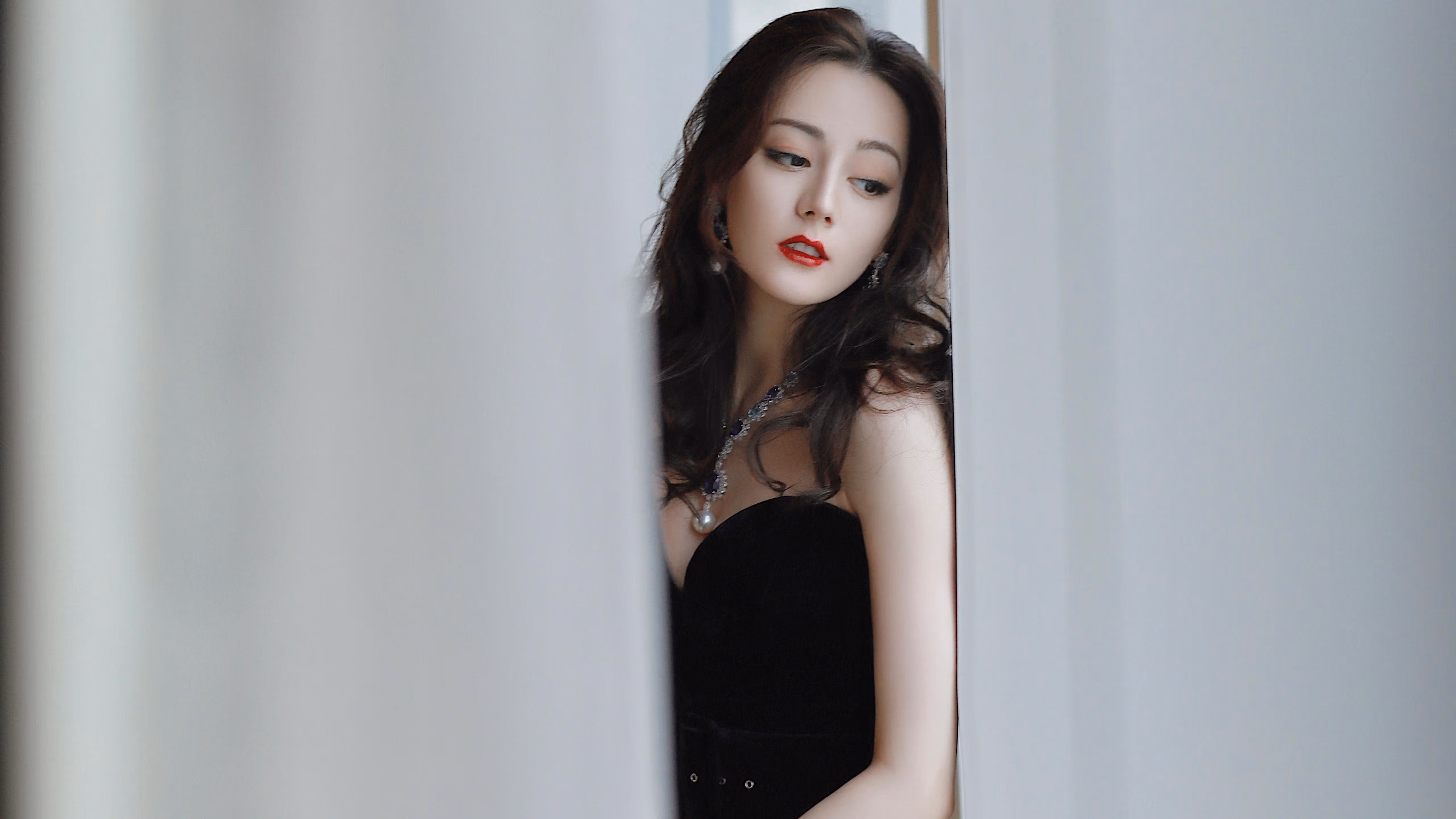 巴萨防线惨败，西甲劲旅面临保级压力，4个月有望减11分差距 巴萨正上演西甲史上最大逆转