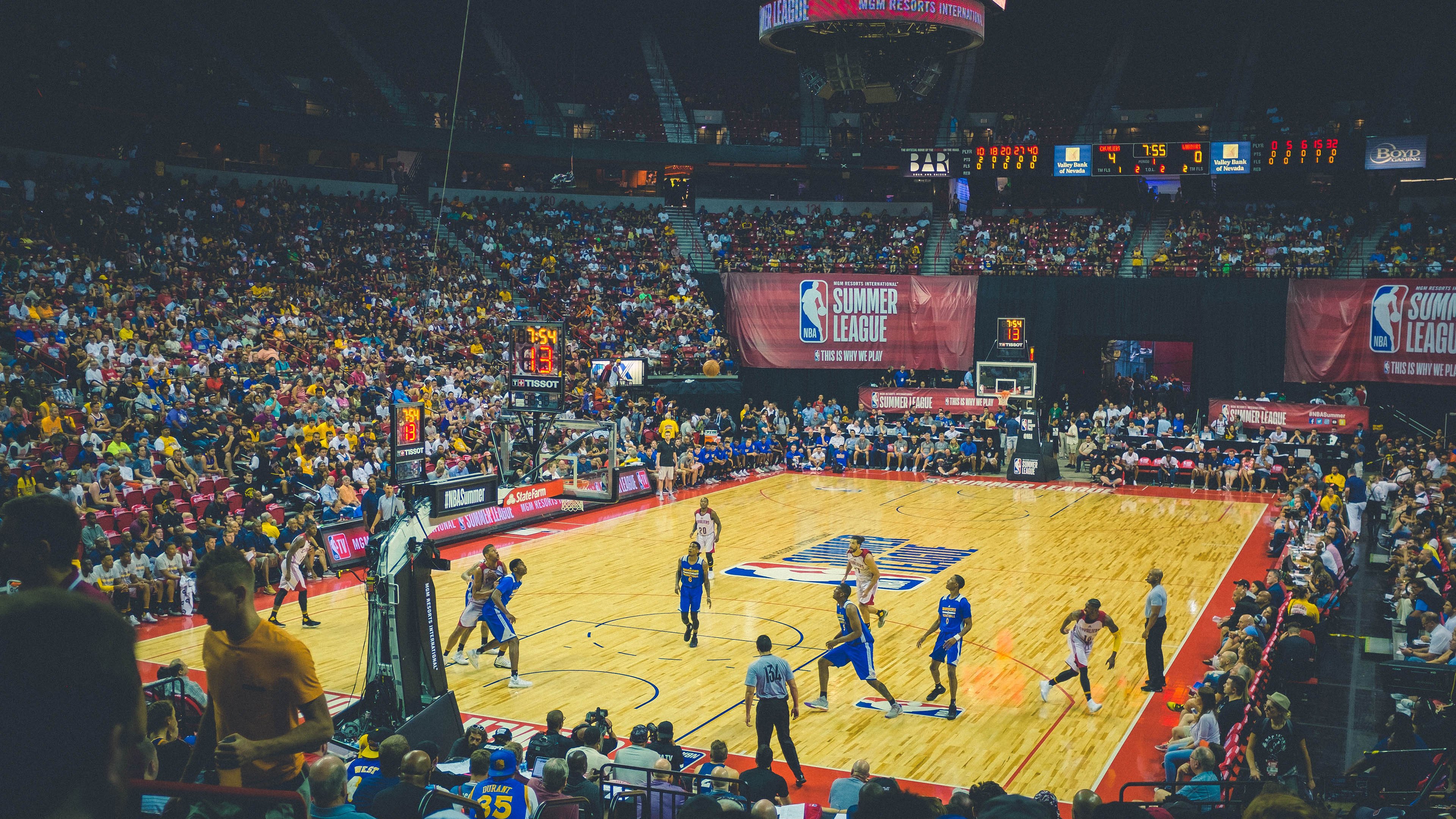 滑雪比赛项目设计注重趣味性与观赏性，滑雪比赛内容都有哪些